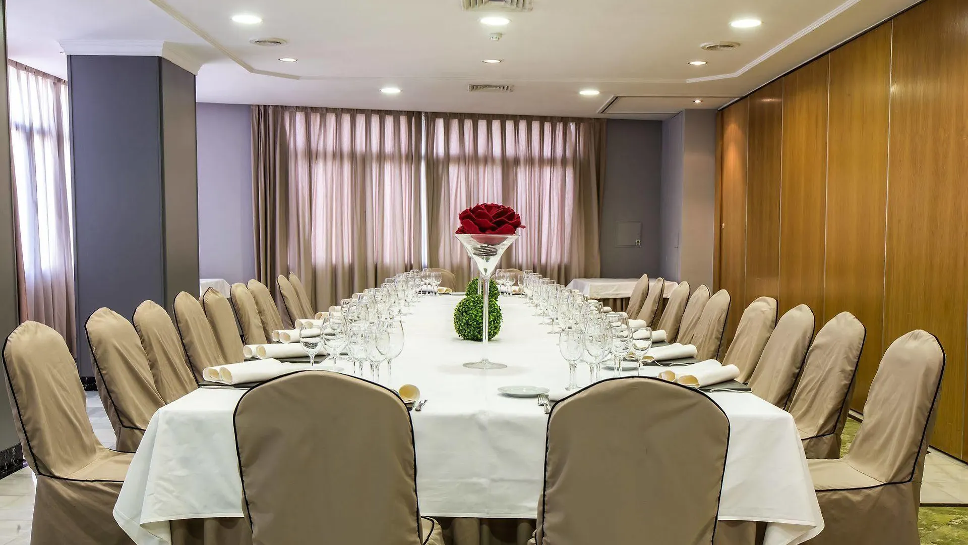 Leonardo Hotel Granada